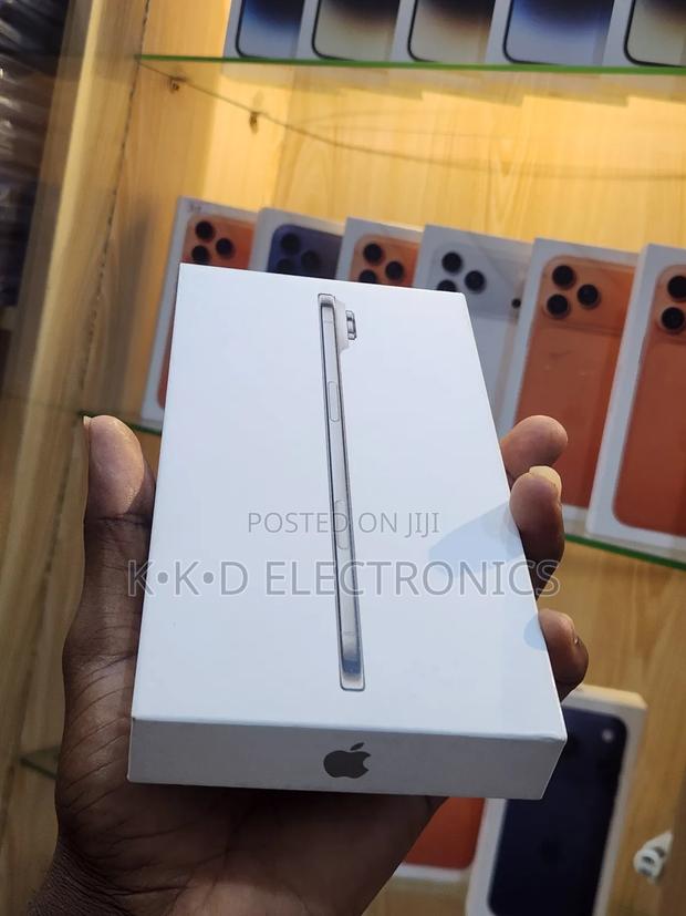 New Apple iPhone Air 256 GB Silver · Photo 4