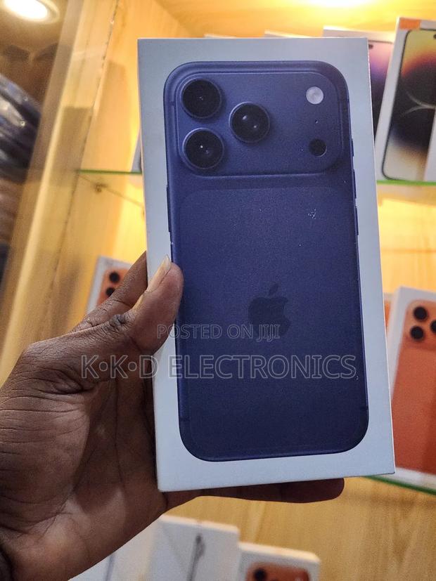 New Apple iPhone 17 Pro 256 GB Purple · Photo 3