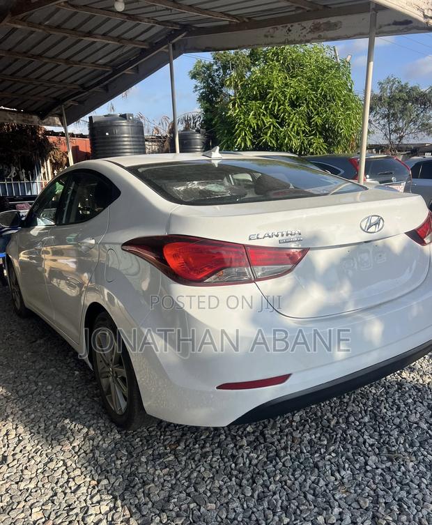 Hyundai Elantra 2016 White photo 2