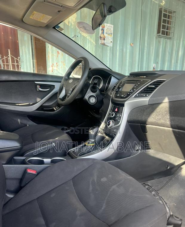 Hyundai Elantra 2016 White photo 3