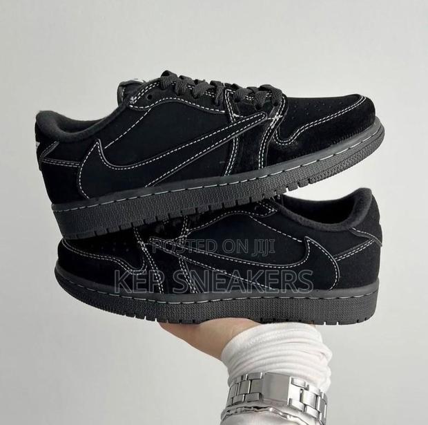 Travis Scott X Air Jordan 1 Low Og Sp "Black Phantom" · Photo 4