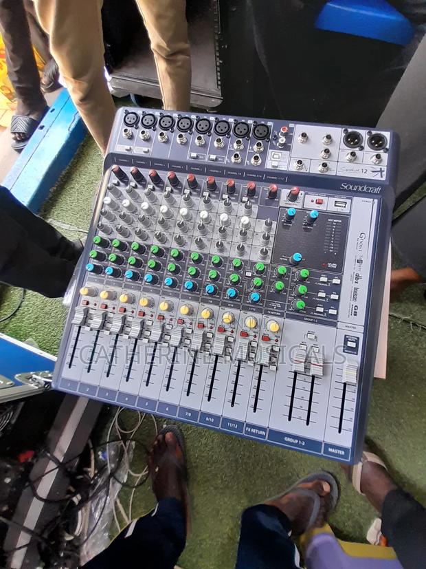 Soundcraft 12 Channel Mixer Console · Photo 4