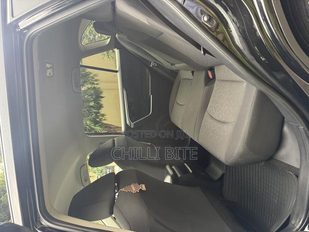 Toyota RAV4 LE AWD 2020 Black photo 6