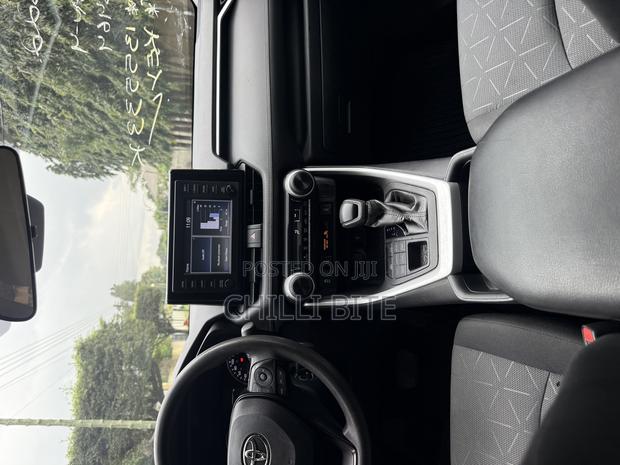 Toyota RAV4 LE AWD 2020 Black photo 7