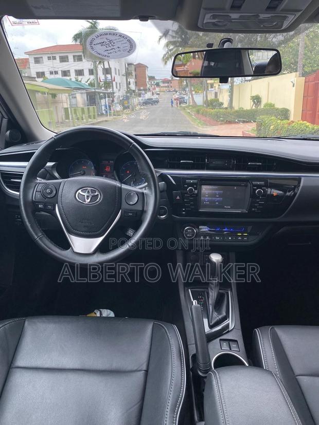 Toyota Corolla S 4dr Sedan (1.8L 4cyl CVT) 2016 Silver photo 4