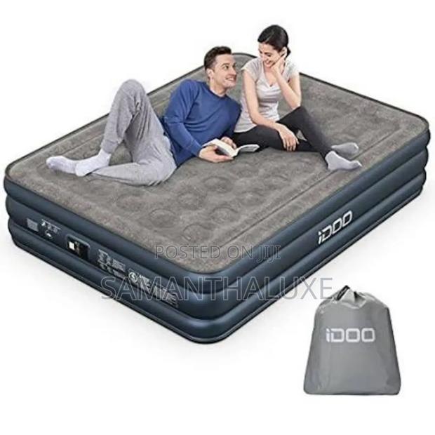 King-Size Inflatable Mattress photo 2