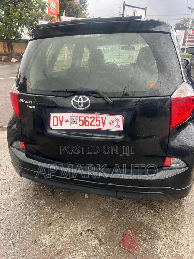 Toyota Ractis 1.5 AWD 2013 Black photo 4
