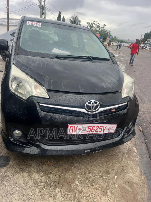 Toyota Ractis 1.5 AWD 2013 Black