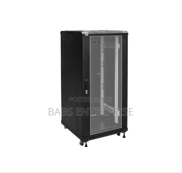 Eldo Pro 42u 800×800×2000 Standing Cabinet · Photo 2