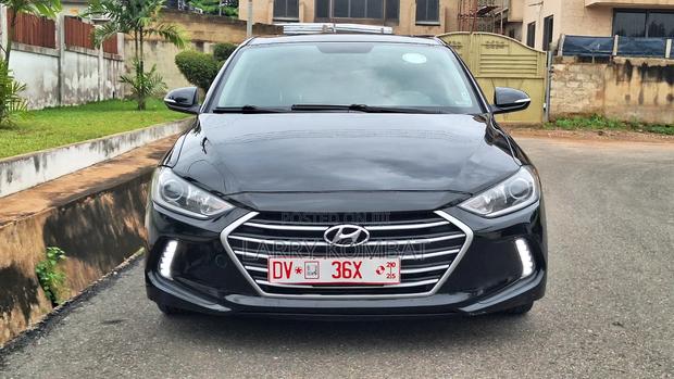 Hyundai Elantra Limited Sedan FWD (2.0L 4cyl 6A) 2017 Black
