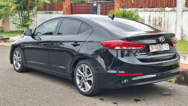 Hyundai Elantra Limited Sedan FWD (2.0L 4cyl 6A) 2017 Black