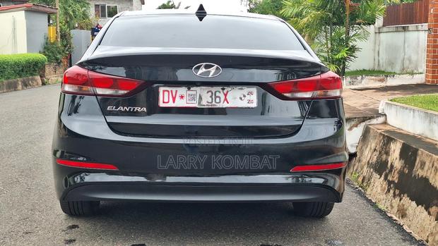 Hyundai Elantra Limited Sedan FWD (2.0L 4cyl 6A) 2017 Black