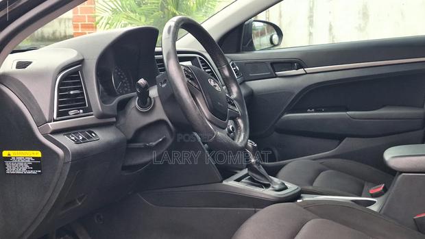 Hyundai Elantra Limited Sedan FWD (2.0L 4cyl 6A) 2017 Black