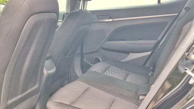 Hyundai Elantra Limited Sedan FWD (2.0L 4cyl 6A) 2017 Black