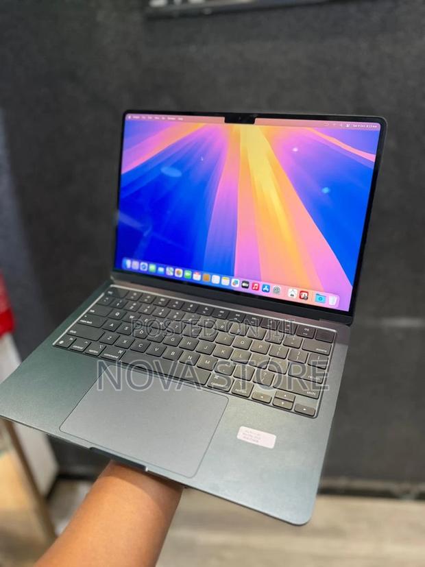 Laptop Apple MacBook Air 2022 M2 8GB Apple M2 SSD 256GB