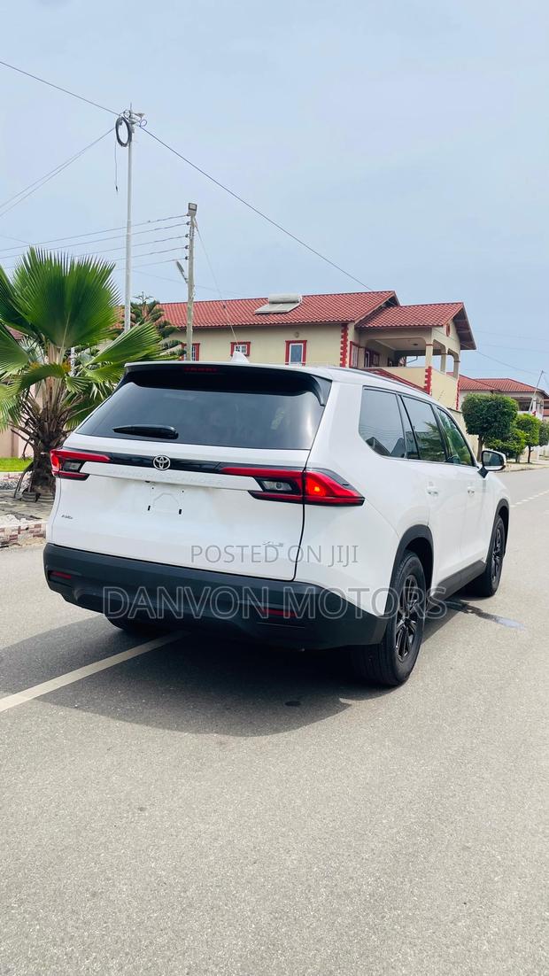 Toyota Grand Highlander XLE AWD 2024 White photo 12