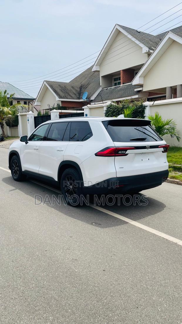Toyota Grand Highlander XLE AWD 2024 White photo 11