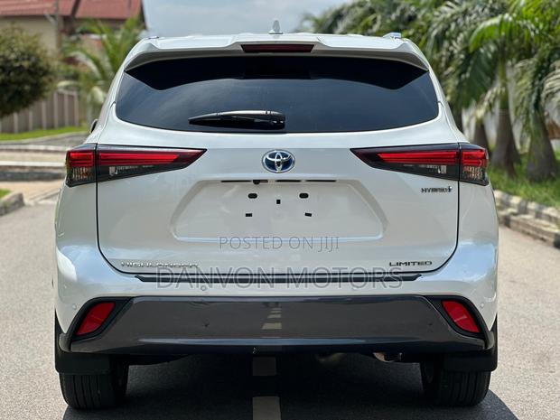 Toyota Highlander Limited AWD 2024 White photo 10