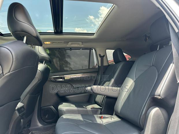 Toyota Highlander Limited AWD 2024 White photo 5