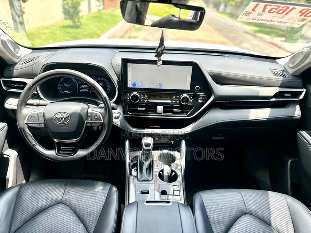 Toyota Highlander Limited AWD 2024 White photo 3