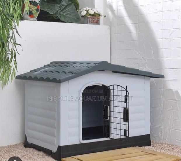 Indoor Plastic Dog House · Photo 3