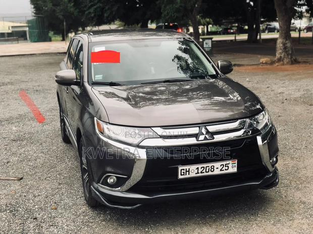Airport Pick-Up and Drop-Off, Mitsubishi Outlander photo 2