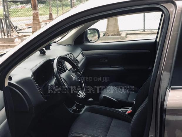 Airport Pick-Up and Drop-Off, Mitsubishi Outlander photo 4