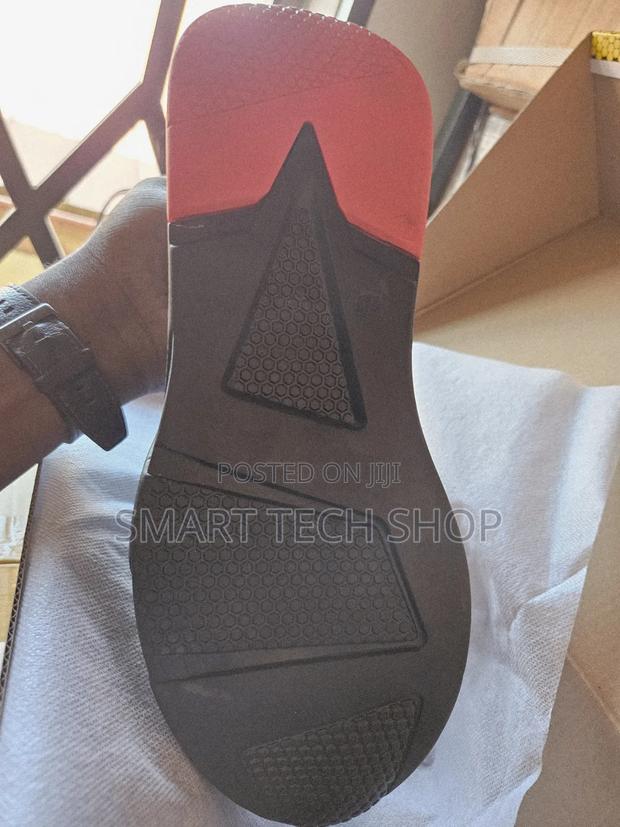 Men's Casual Lightweight Breathable With Anti Impact Steel Toe photo 9