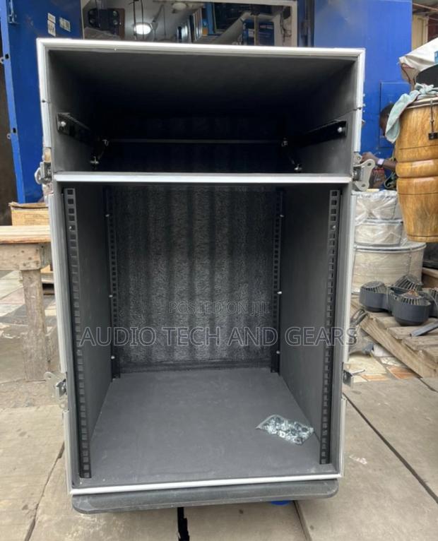 16u Amplifier Rack {Black} · Photo 4
