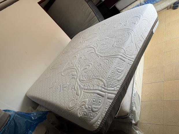 Super Contouring King Size Mattress( 76/80/14) photo 7