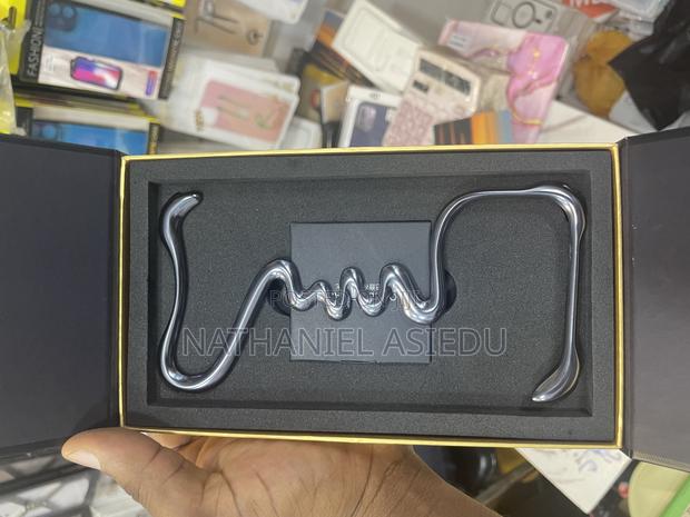 Snake Design Metal Bumper Case for 14 Pro Max · Photo 3