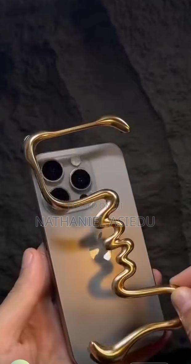 Snake Design Metal Bumper Case for 14 Pro Max · Photo 4