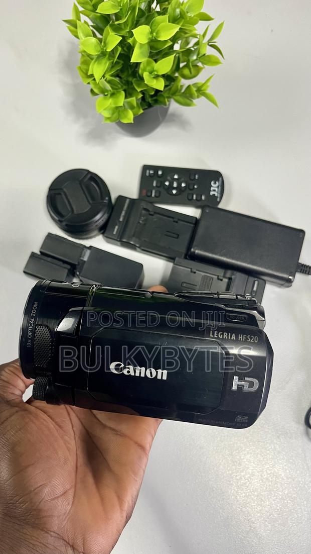Canon Vixia HFS 20 + Accessories