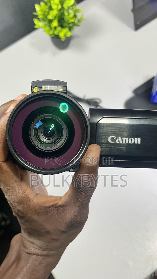 Canon Vixia HFS 20 + Accessories photo 2