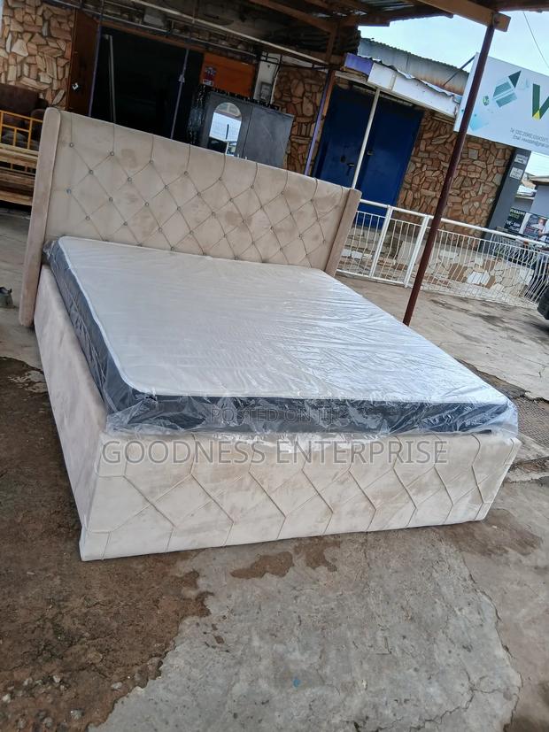Queens Bed With Mattress · Photo 3