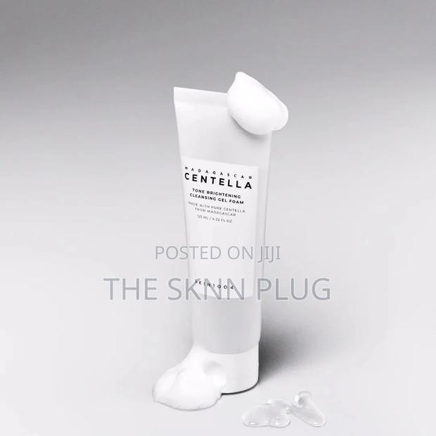 Madagascar Centella Tone Brightening Cleansing Gel Foam · Photo 3