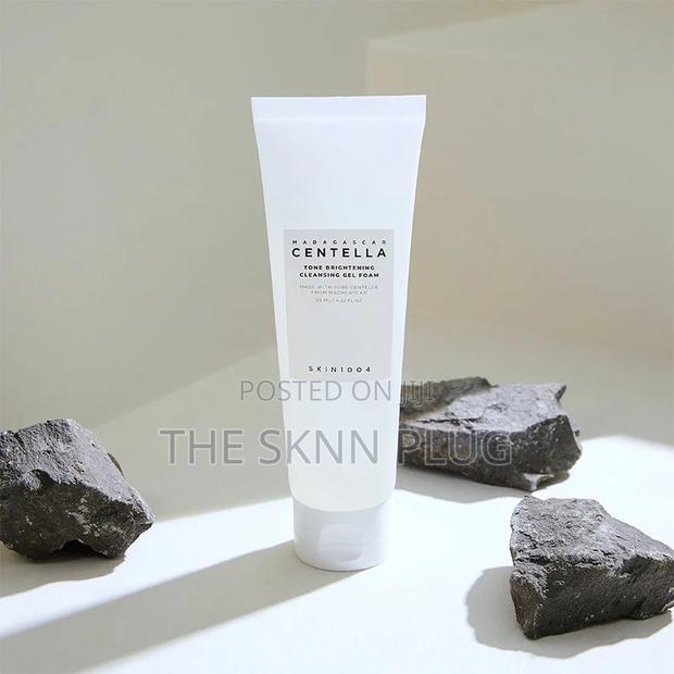 Madagascar Centella Tone Brightening Cleansing Gel Foam · Photo 4