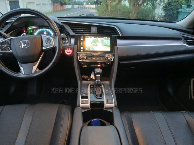 Honda Civic Touring 4dr Sedan (1.5L 4cyl) 2016 Black photo 4