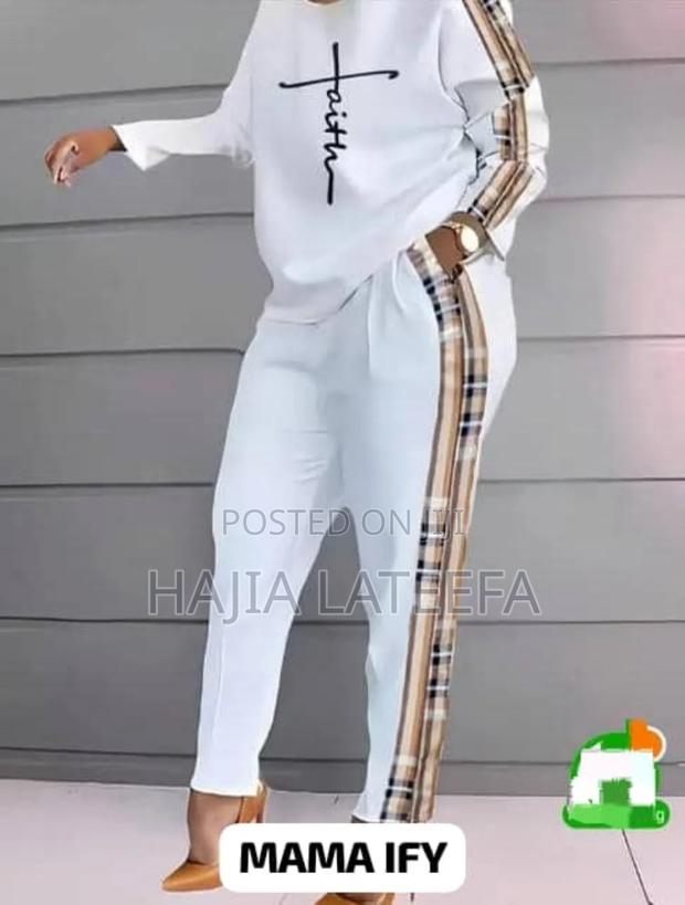 2 Pieces White Stretchy Fabric