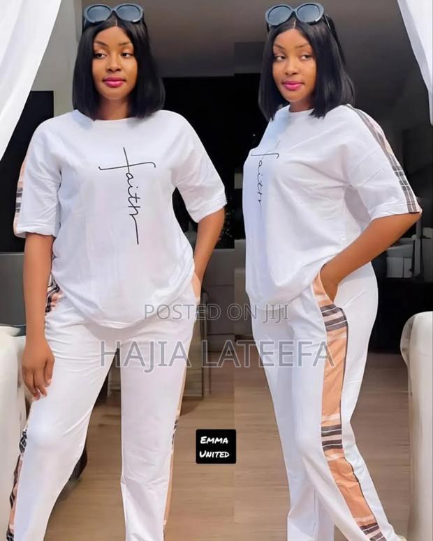 2 Pieces White Stretchy Fabric