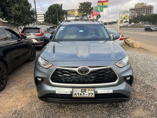 Toyota Highlander XLE 2022 Blue