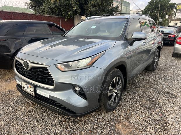 Toyota Highlander XLE 2022 Blue