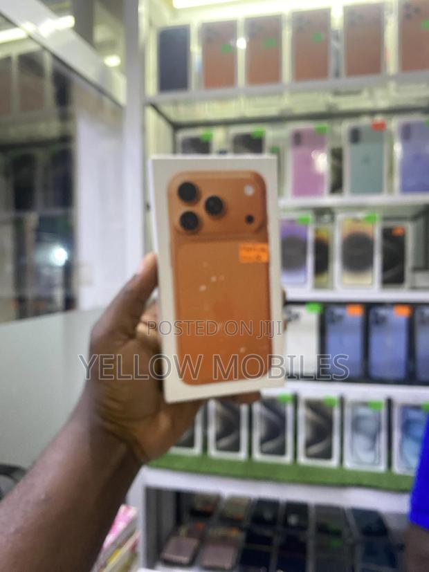 New Apple iPhone 17 Pro Max 512 GB Orange · Photo 2