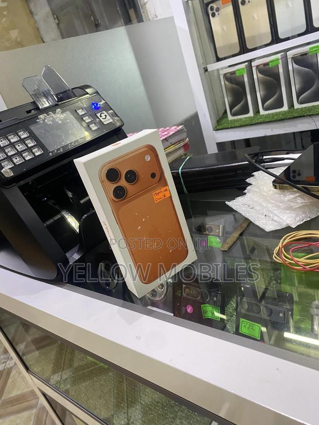 New Apple iPhone 17 Pro Max 512 GB Orange · Photo 3