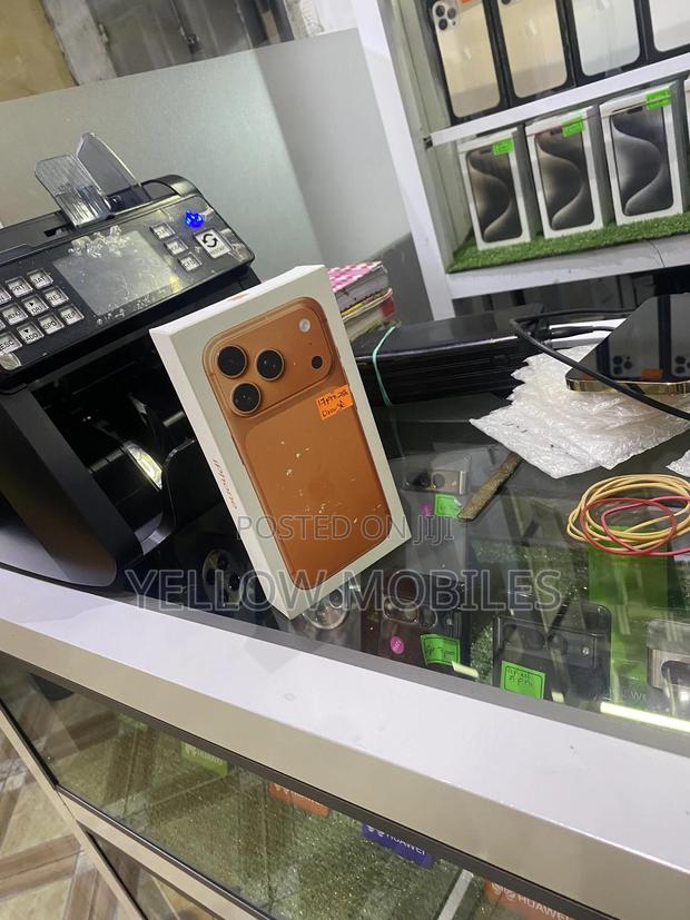 New Apple iPhone 17 Pro Max 512 GB Orange · Photo 1