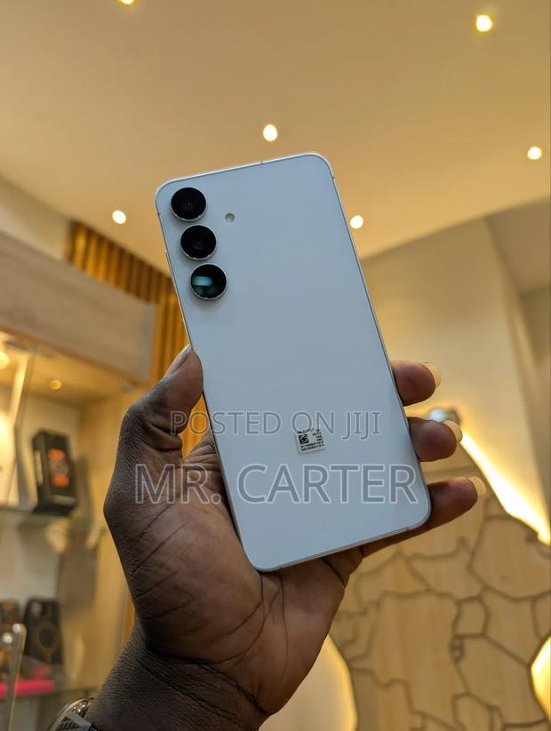 New Samsung Galaxy S25 FE 256 GB White photo 3