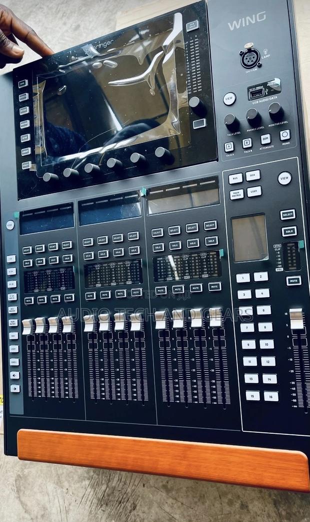 Behringer Wing Compact Digital Mixer · Photo 4