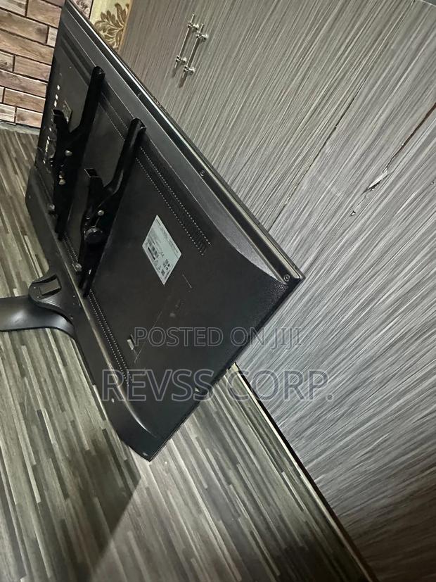 43" Samsung Smart Tv photo 4