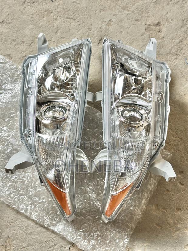Toyota Highlands 2012 Headlight