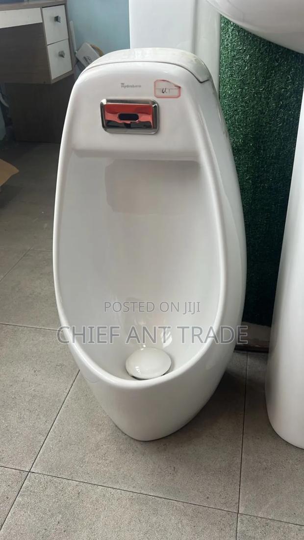 Urinal With Sensor. Automatic · Photo 2